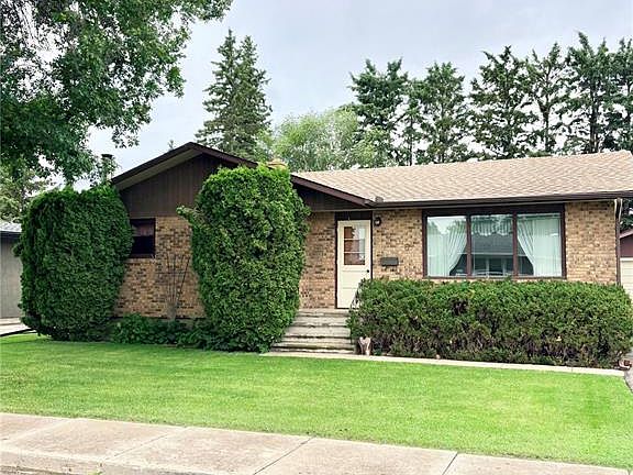2nd image of 106 Dalewood CRESCENT