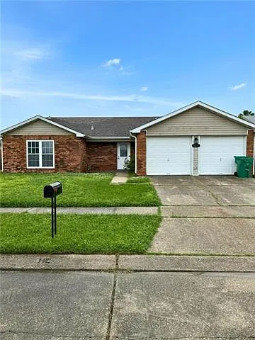 4 bed, 2.0 bath, 1900 sqft, $2,400 — Photo 1