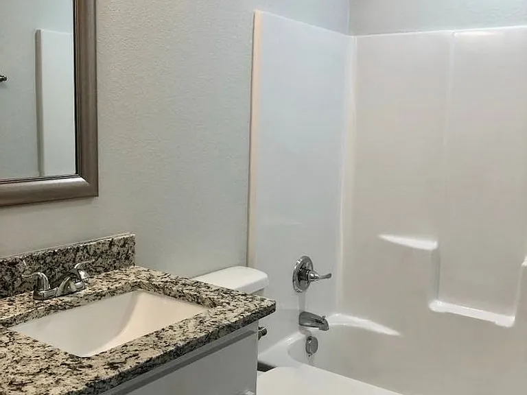 166 Paris Ave — Photo 6