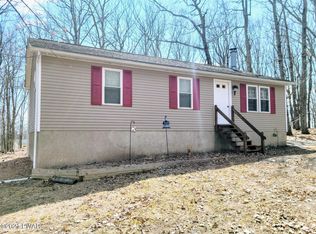 119 Evergreen Ct, Hawley, PA 18428