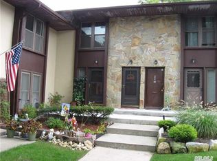 5 Fir Ct, Selden, NY 11784