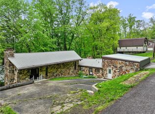 750 Lake Side Rd, Addison, PA 15411