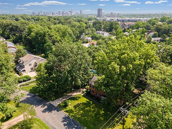 4th image of 24 York Dr