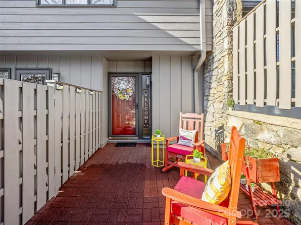 216 Crowfields Dr, Asheville, NC 28803