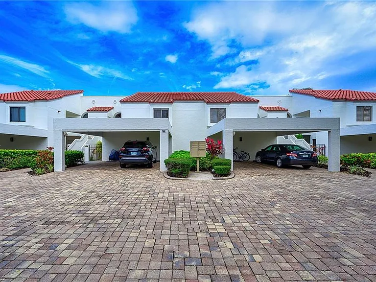 565 Beachwalk Cir #T-104 — Photo 2