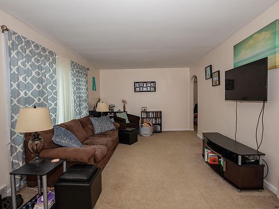 3rd image of 9 Meadow St