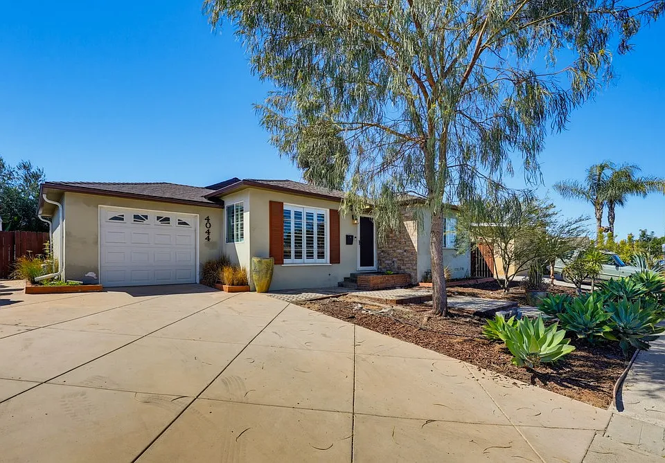 4044 Vista Grande Dr