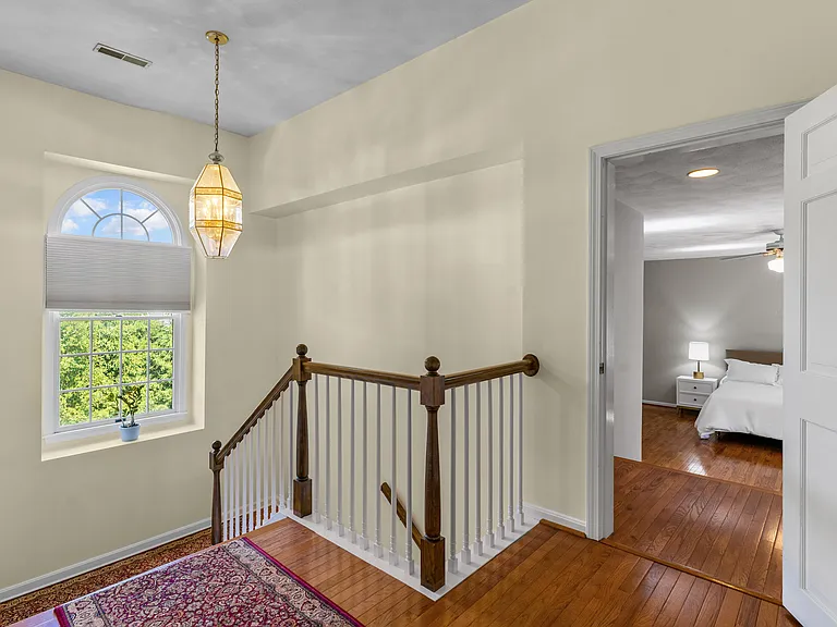 80 Howland Rd — Photo 39