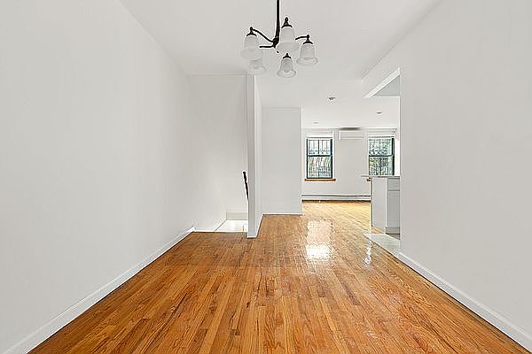 1st image of 155 S Oxford St #1