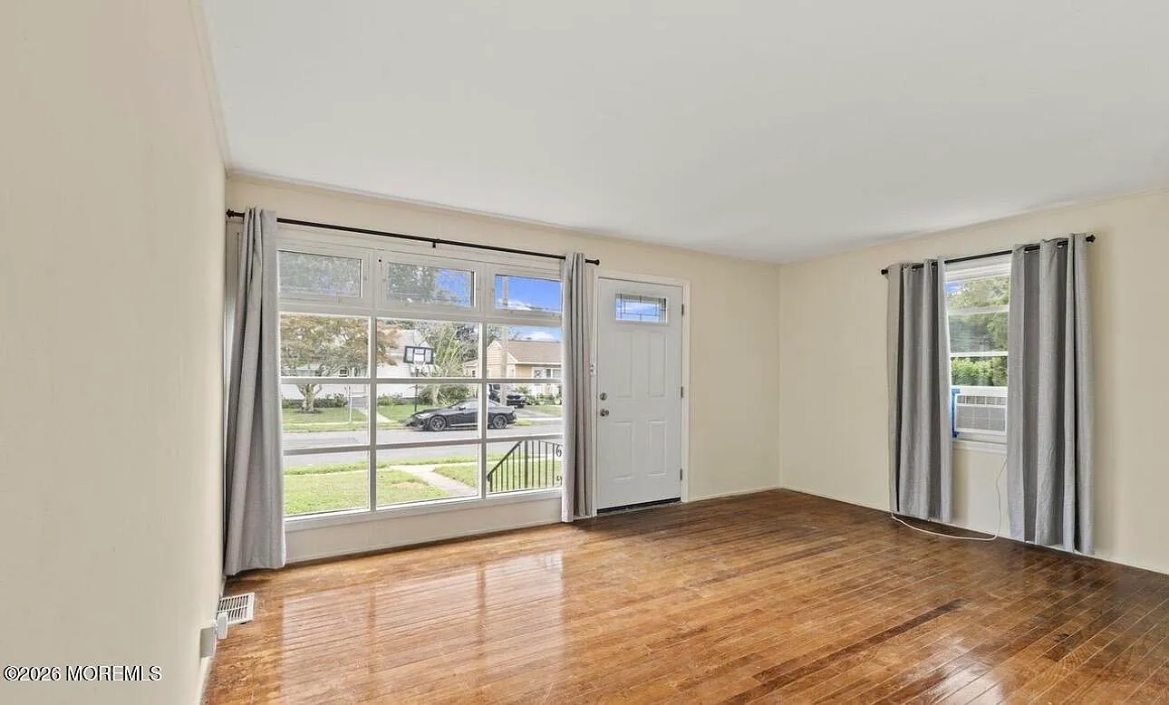 2 bed, 672 sqft, $1,300 — Photo 3