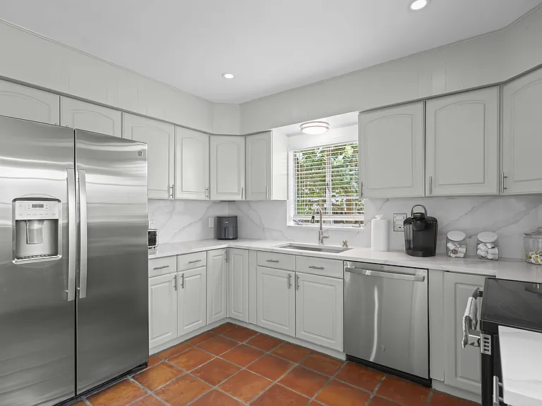 1714 N Palmway — Photo 14