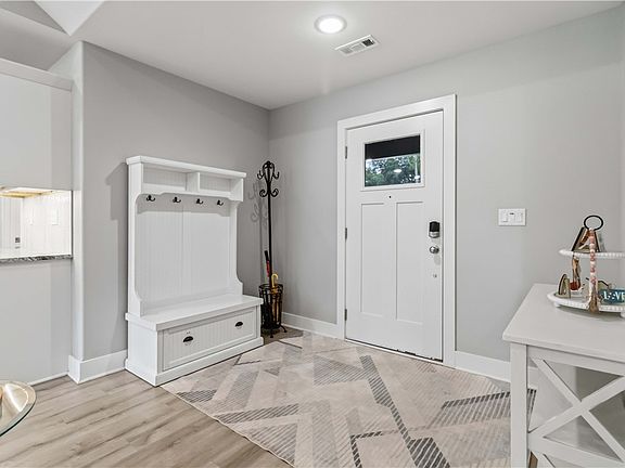 5th image of 1045 W Garland St