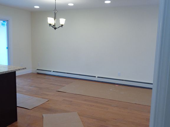 5th image of 2958 Radcliff Ave