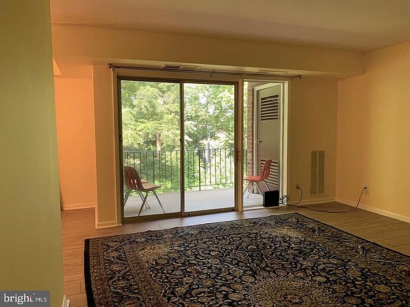 5th image of 3890 Lyndhurst Dr APT 203