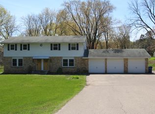 23947 Smithtown Rd, Shorewood, MN 55331