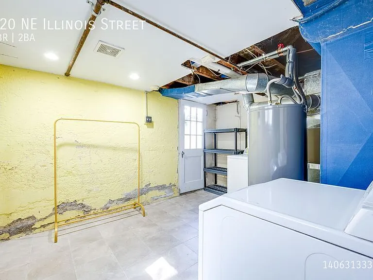 720 NE Illinois St — Photo 18
