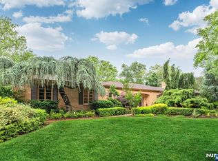 8 Clearwater Dr, Ho Ho Kus, NJ 07423