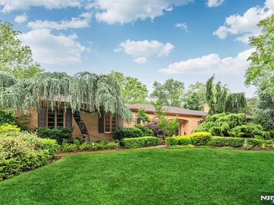 8 Clearwater Dr, Ho Ho Kus, NJ, 07423