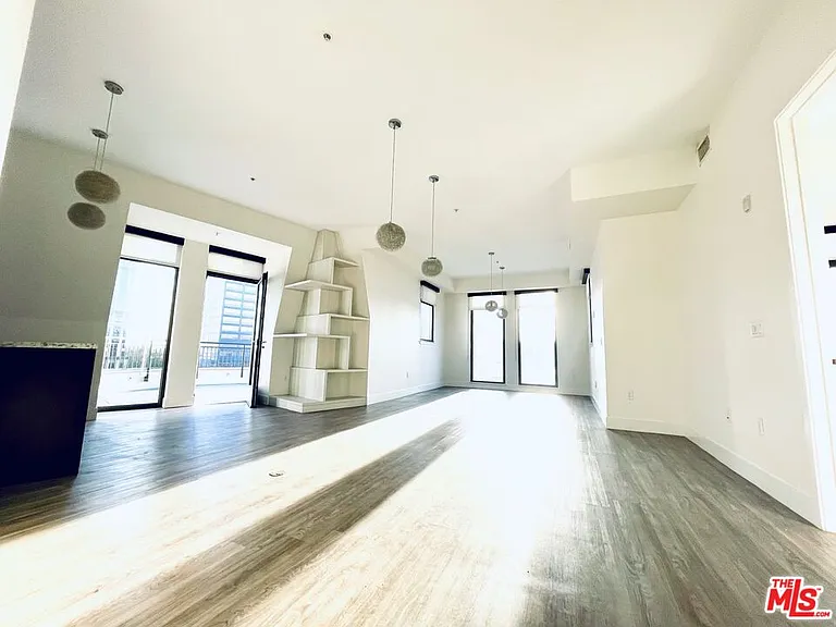 1122 Gayley Ave #408 — Photo 4