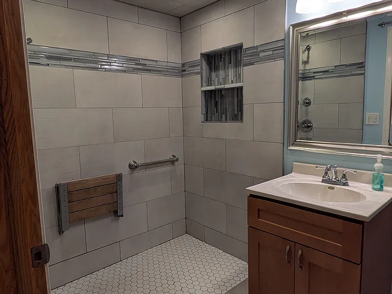 510 W 45th St #1 — Photo 17