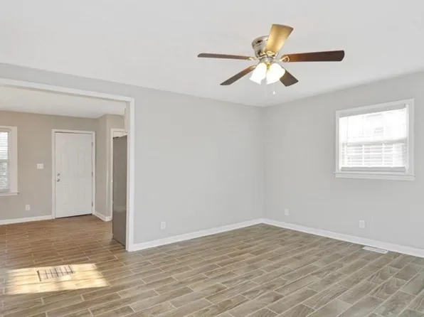 3826 Crestridge Dr, Charlotte, NC 28217