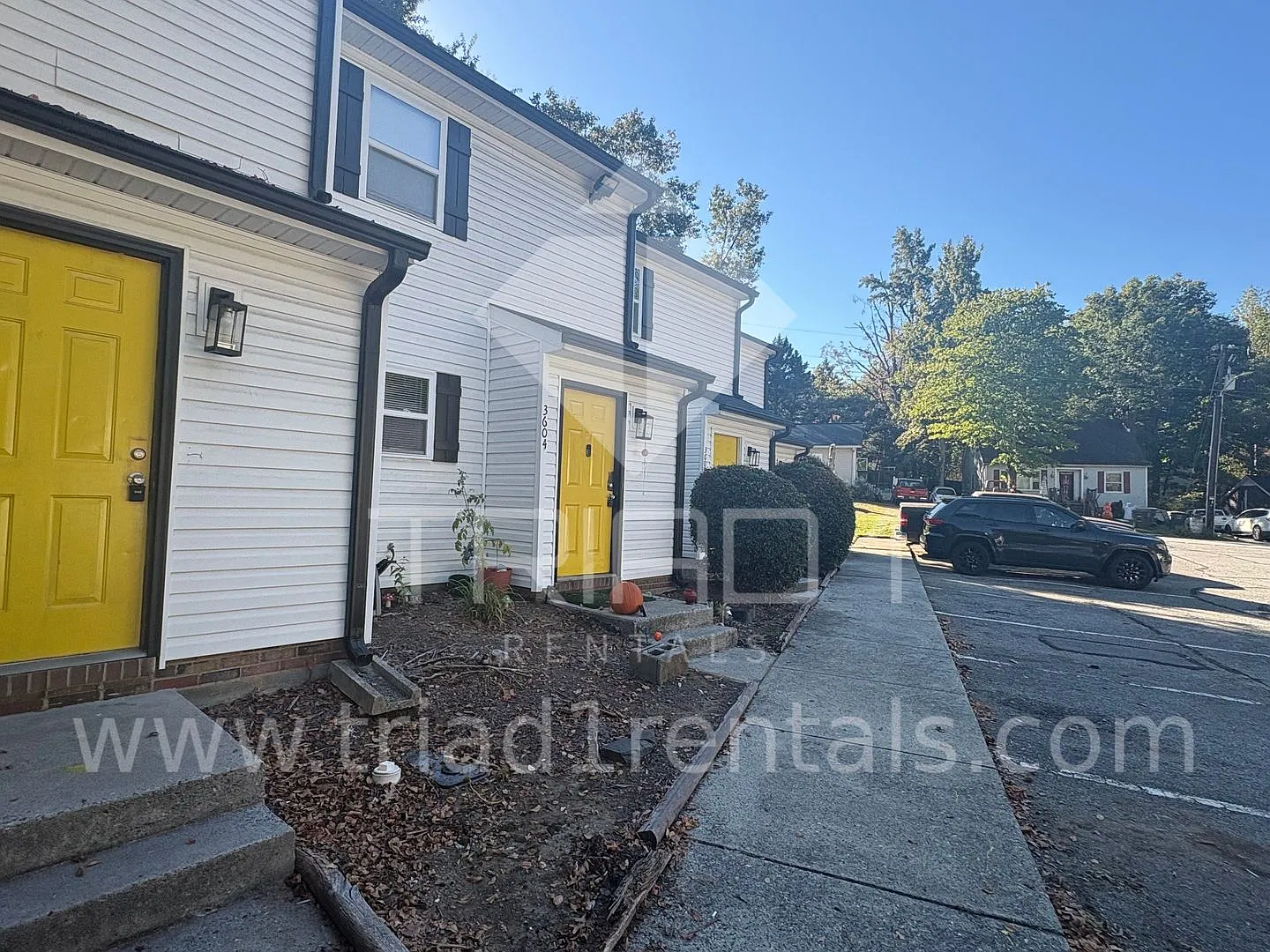 Mosby Townhouses - G — Photo 1