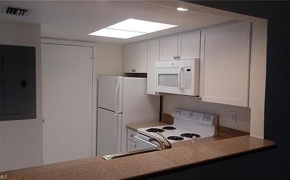 3rd image of 3354 Yukon Cir APT 2