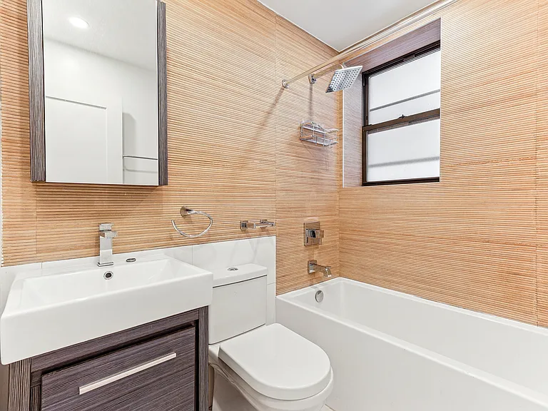 879 De Kalb Ave #18 — Photo 6