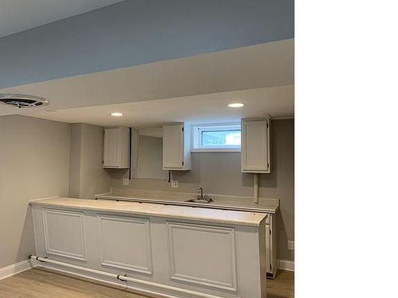 2nd image of 620 E 160th Pl