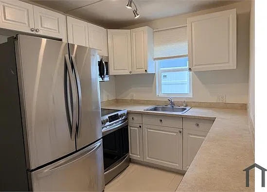 3 bed, 1080 sqft, $2,500 — Photo 4
