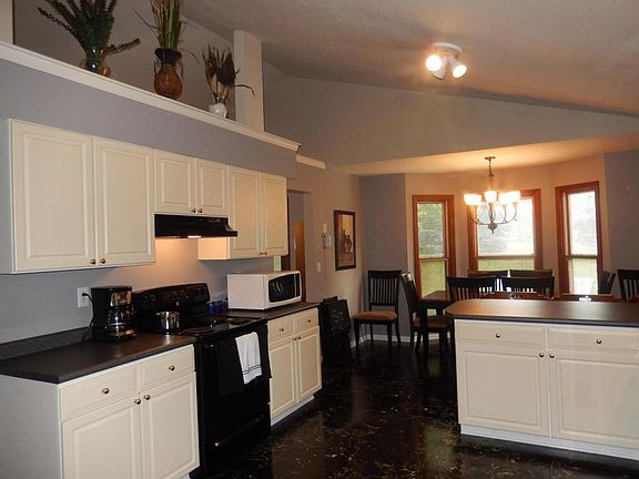 3rd image of 1884 Shoshone Dr