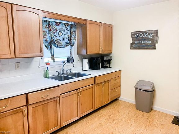 5th image of 249 Dehoff Dr