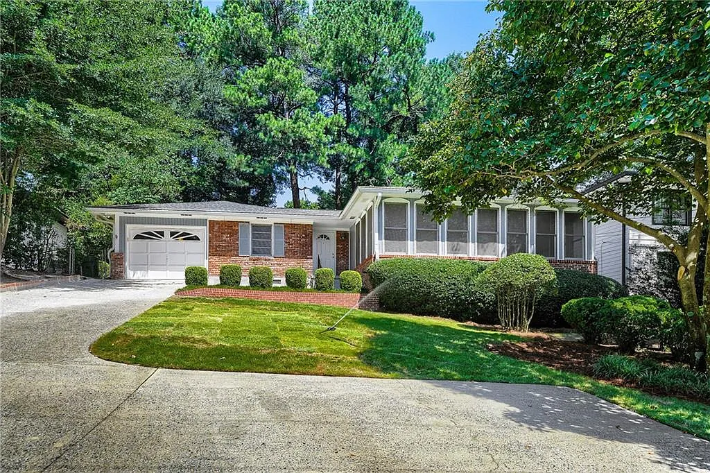 3 bed, 2.0 bath, 1994 sqft, $4,200 — Photo 1