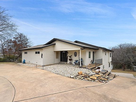 4th image of 110 Vanshire Rd W