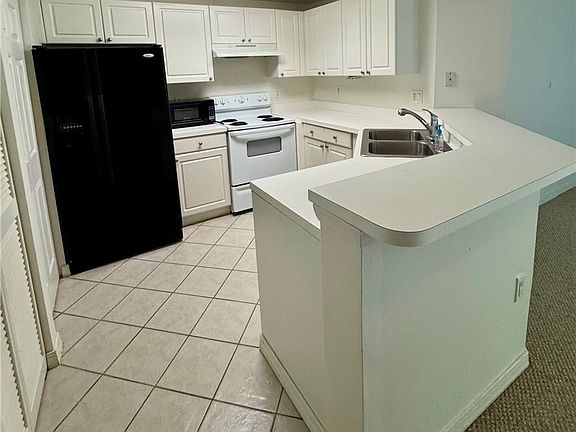 3rd image of 5090 Fairways Cir APT H102