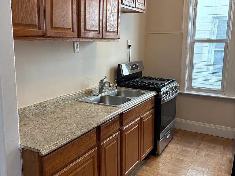 646 Commonwealth Ave — Photo 2