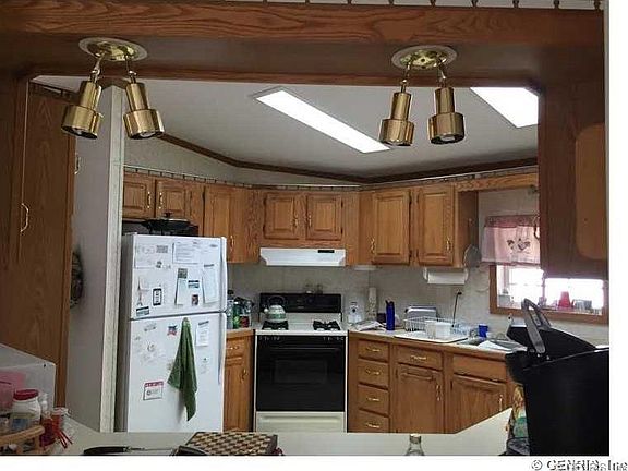 2nd image of 5 Hillcrest Cir