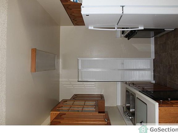 2nd image of 1422 Alamo Dr APT A