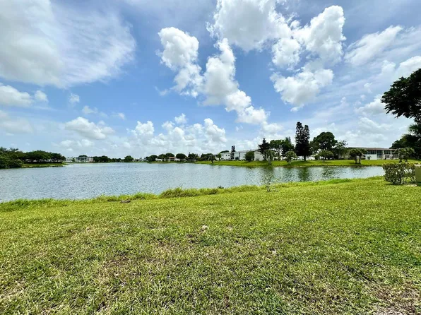 359 Chatham R, West Palm Beach, FL 33417