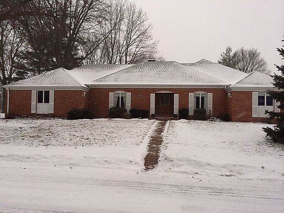 2nd image of 306 E Sherwin Cir