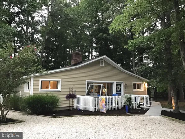 698 Collins Ct, Bethany Beach, DE 19930