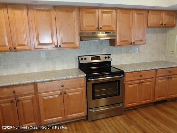 4th image of 62B Buckingham Dr