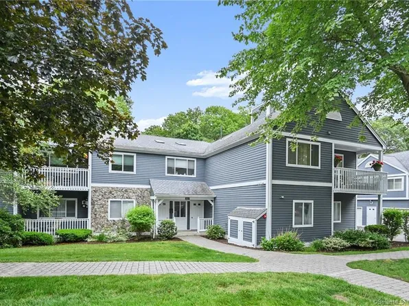 207 Windgate Circle #B, Monroe, CT 06468