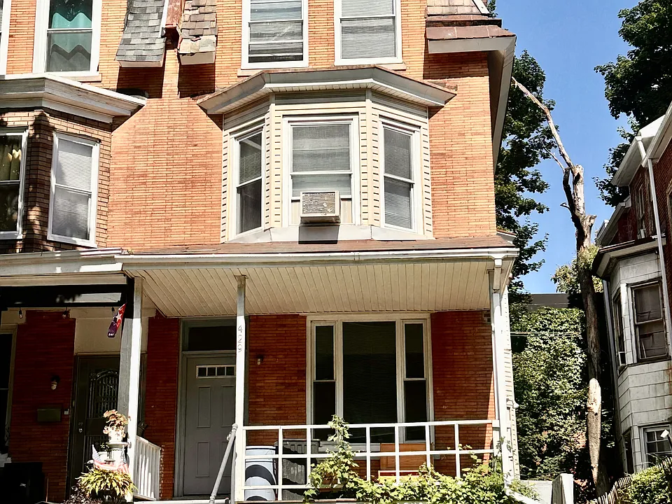 429 W Bringhurst St #3
