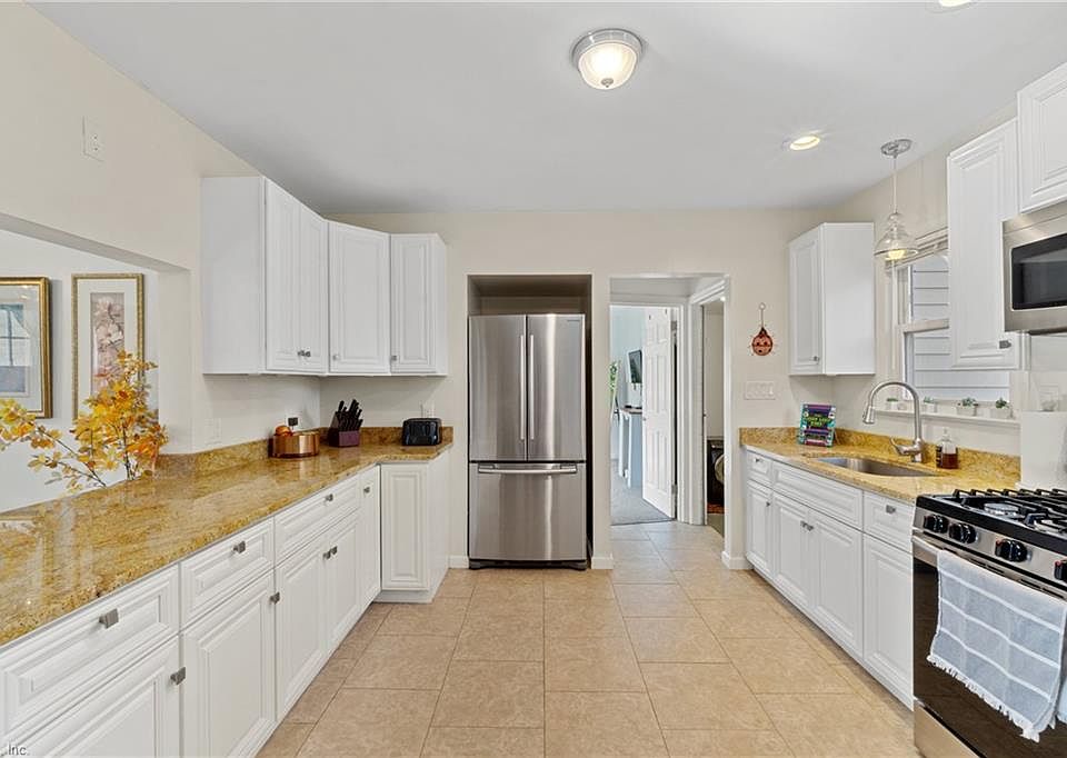 1st image of 3710 Essex Cir