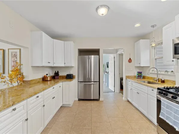 3710 Essex Cir, Norfolk, VA 23513