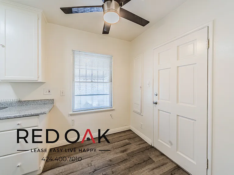 12122 Oxnard St #6 — Photo 4