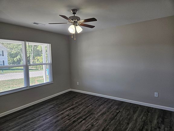 4th image of 400 Daniel Ct #403