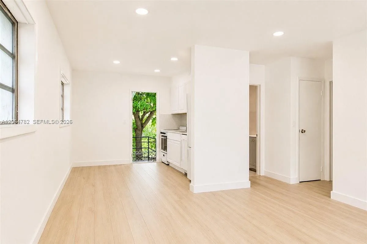 355 NE 55th Ter — Photo 1