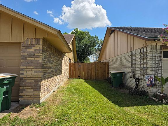 3rd image of 105 Londonderry Dr